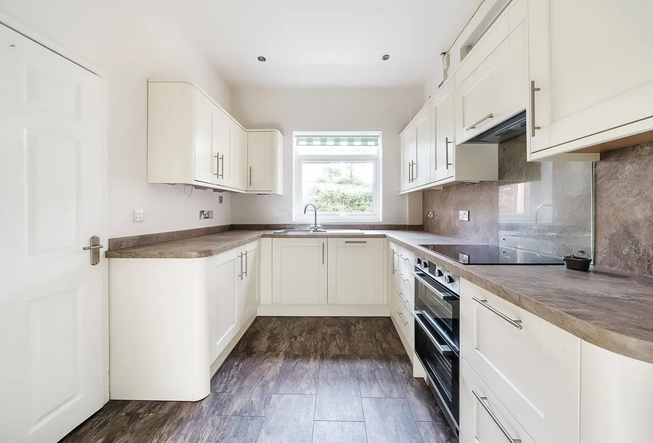 4 bed house to rent — Lawrence Close, Charlton Kings, GL52 6NN