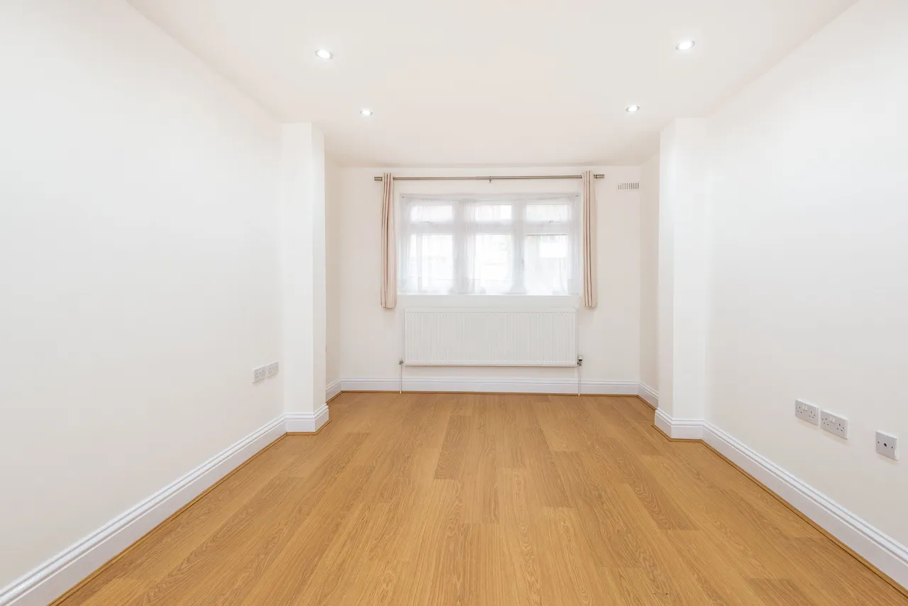 2 Woodcote Avenue, London, photo 5