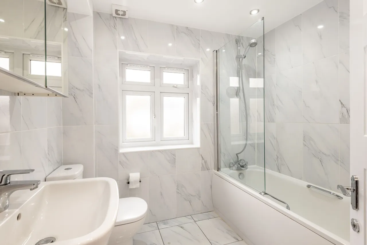 2 Woodcote Avenue, London, photo 7