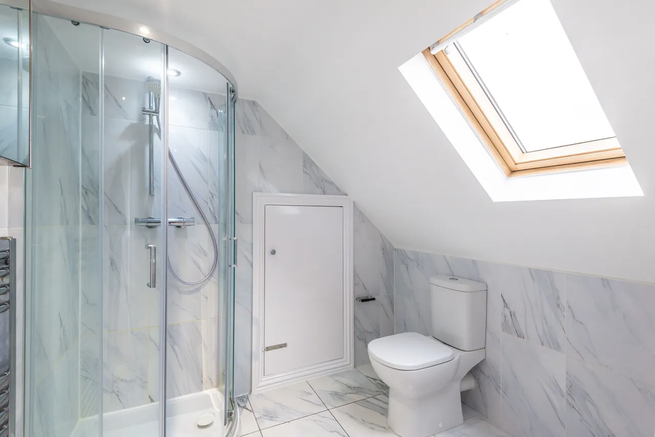 2 Woodcote Avenue, London, photo 11