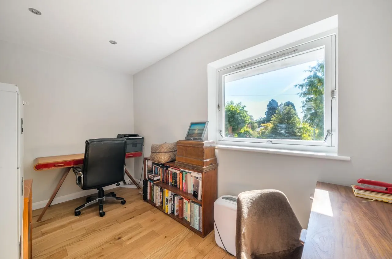 Queens Avenue, Maidstone, photo 24
