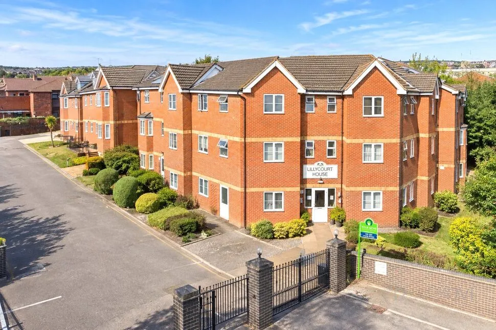 2 bed flat to rent, Lower Street, Kettering, NN16