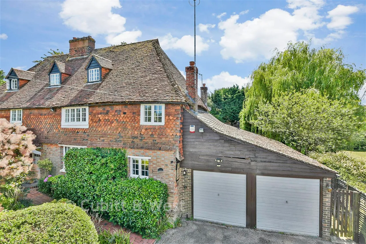 4 bed character property for sale, Newchapel Road, Lingfield, RH7