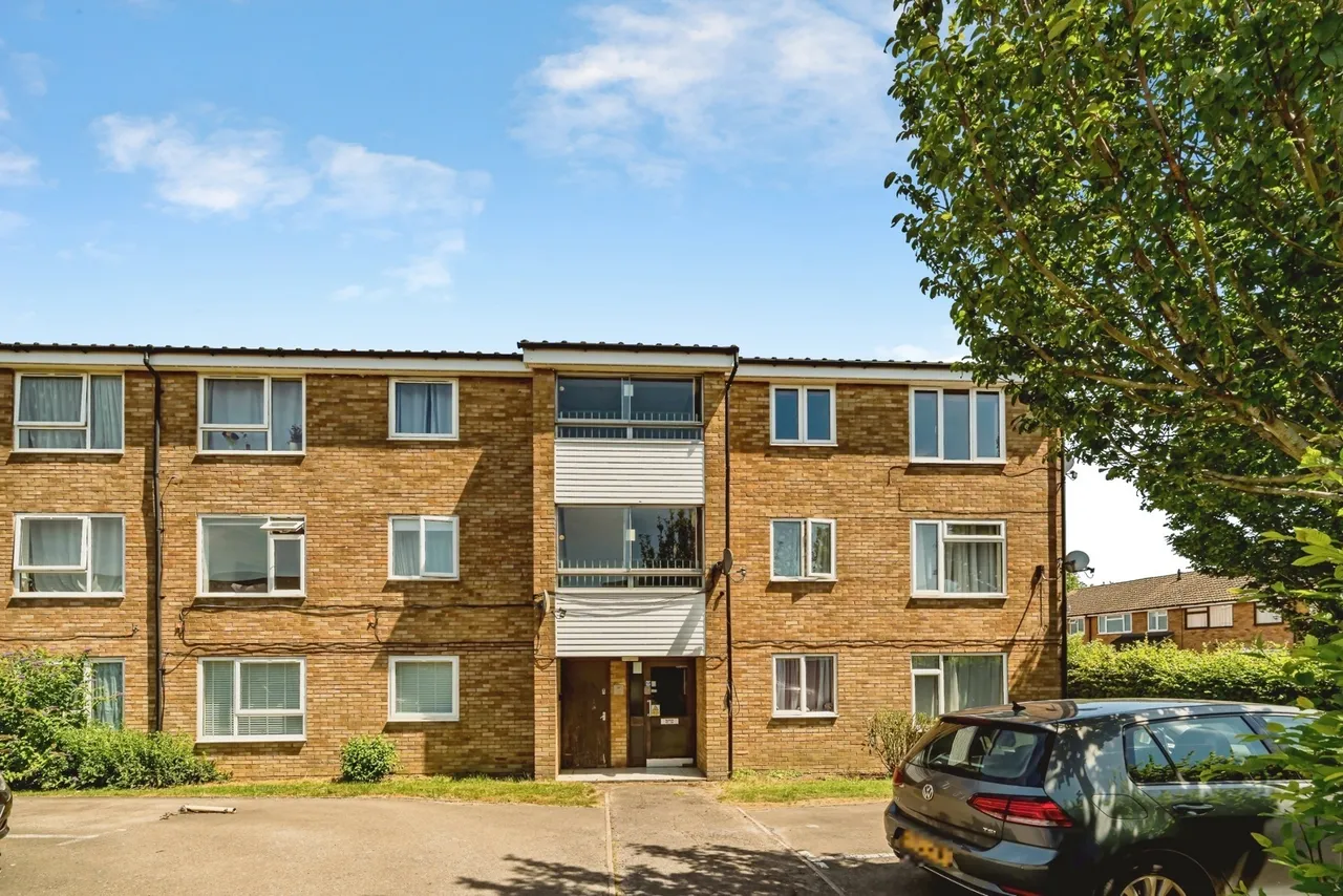 2 bed flat for sale — Orwell Drive, AYLESBURY, Buckinghamshire, HP21