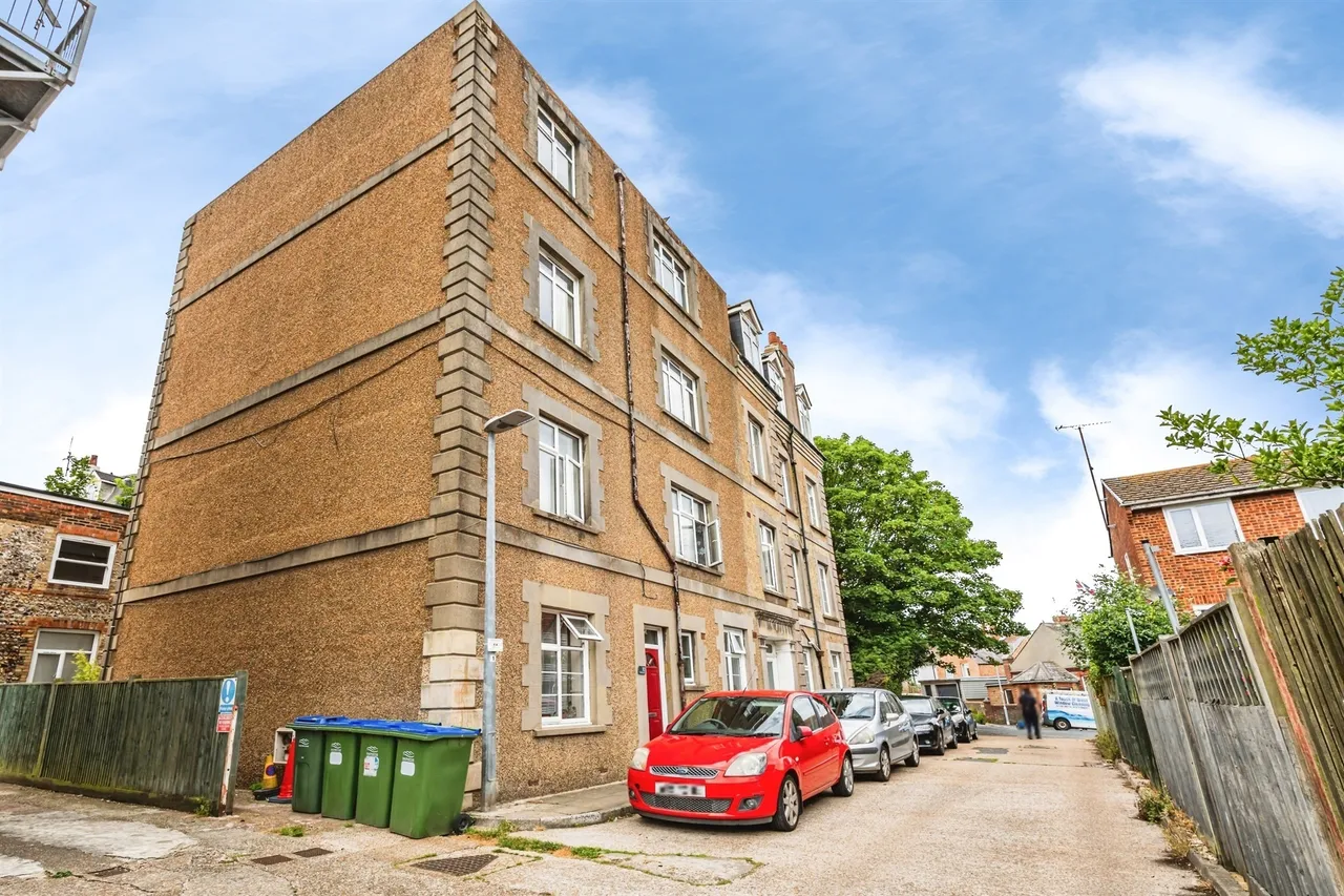 2 bed flat for sale — Church Hill, Newhaven
