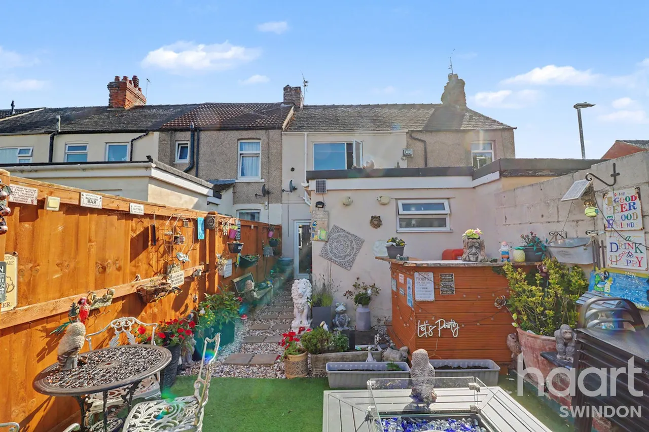 Deburgh Street, Swindon, SN2, photo 11