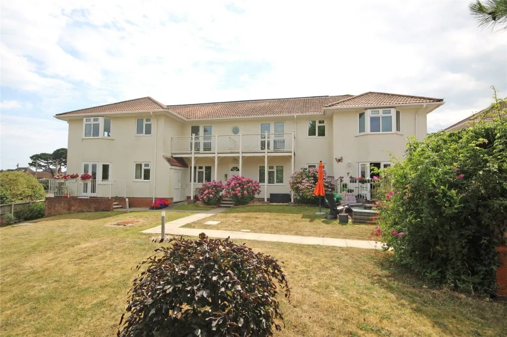 2 bed flat for sale, Barton on Sea, New Milton