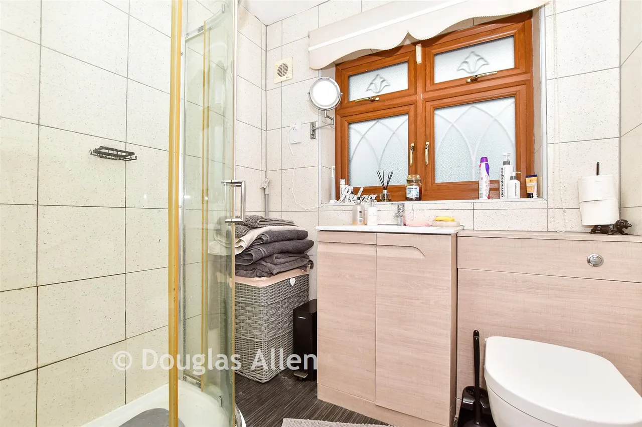 Rochford Close, Hornchurch, RM12, photo 8