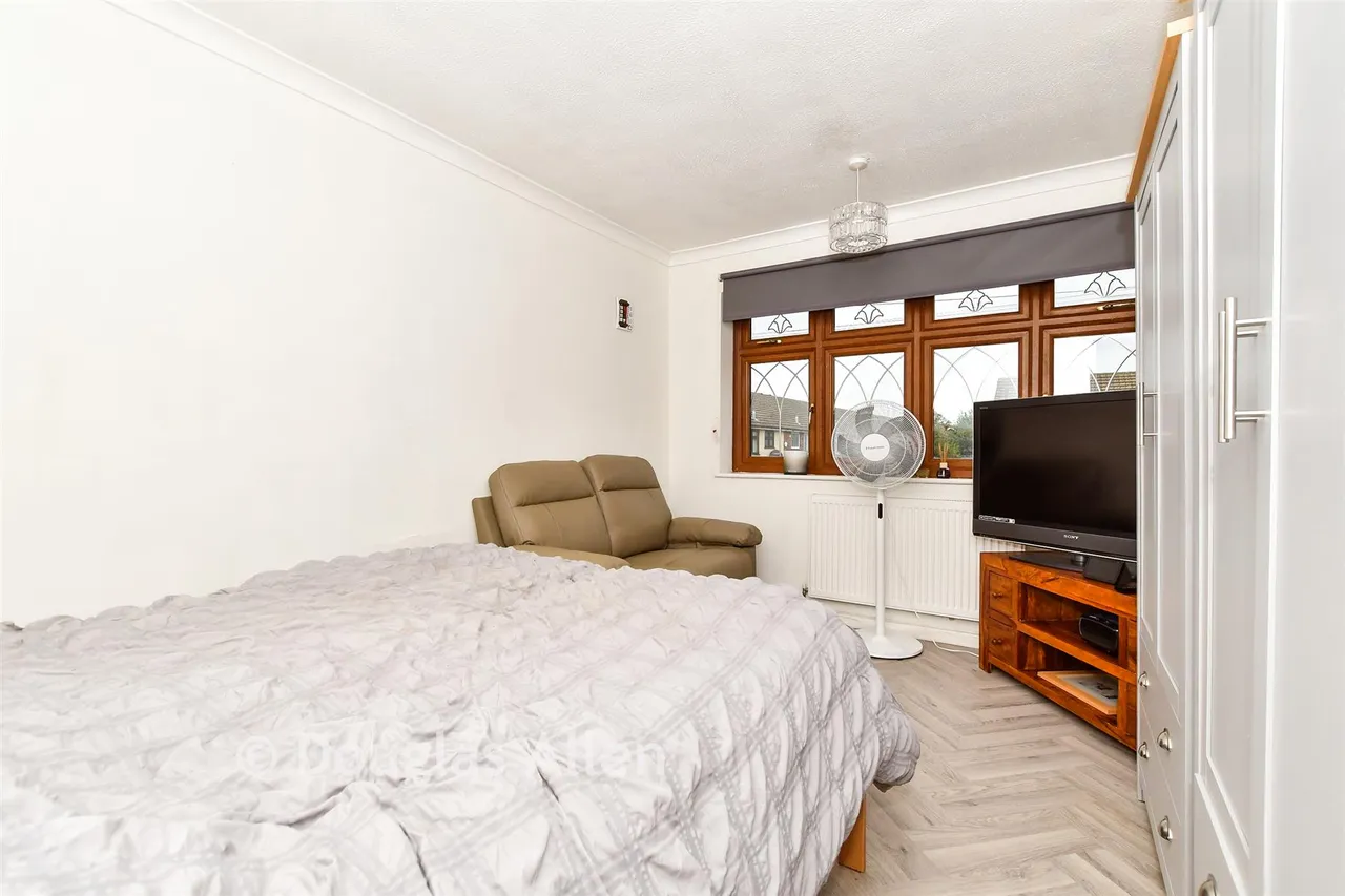 Rochford Close, Hornchurch, RM12, photo 6