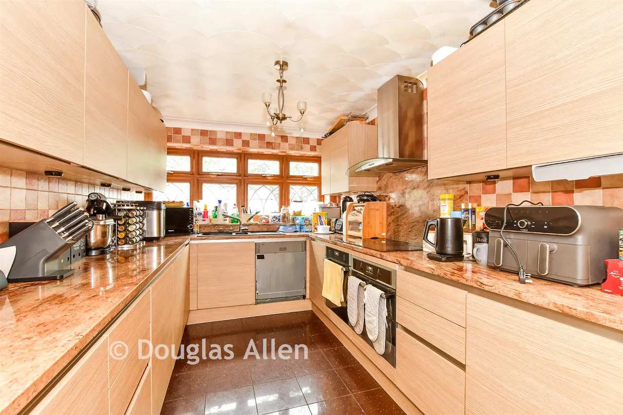 Rochford Close, Hornchurch, RM12, photo 5