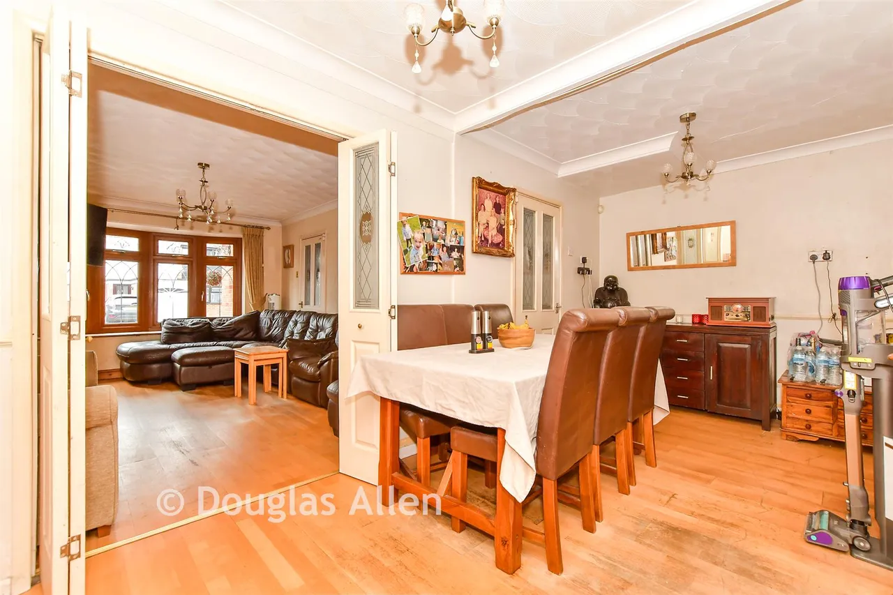 Rochford Close, Hornchurch, RM12, photo 4