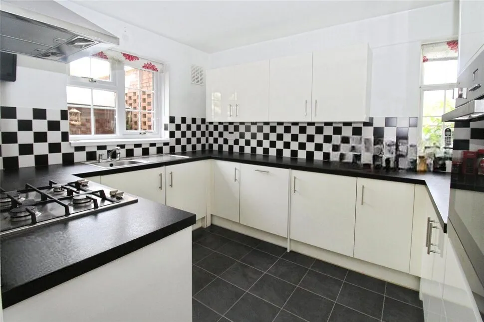 Kings Close, Lyndhurst, SO43, photo 3
