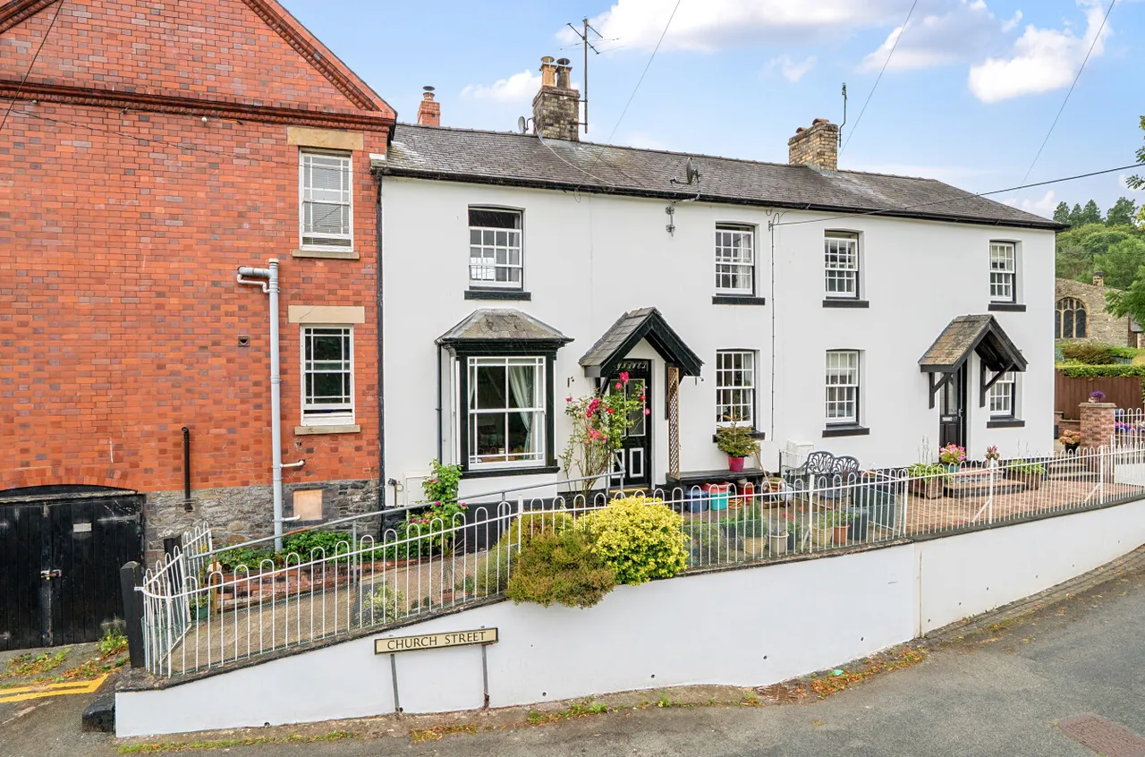 2 bed house for sale, Church Street, Llanidloes