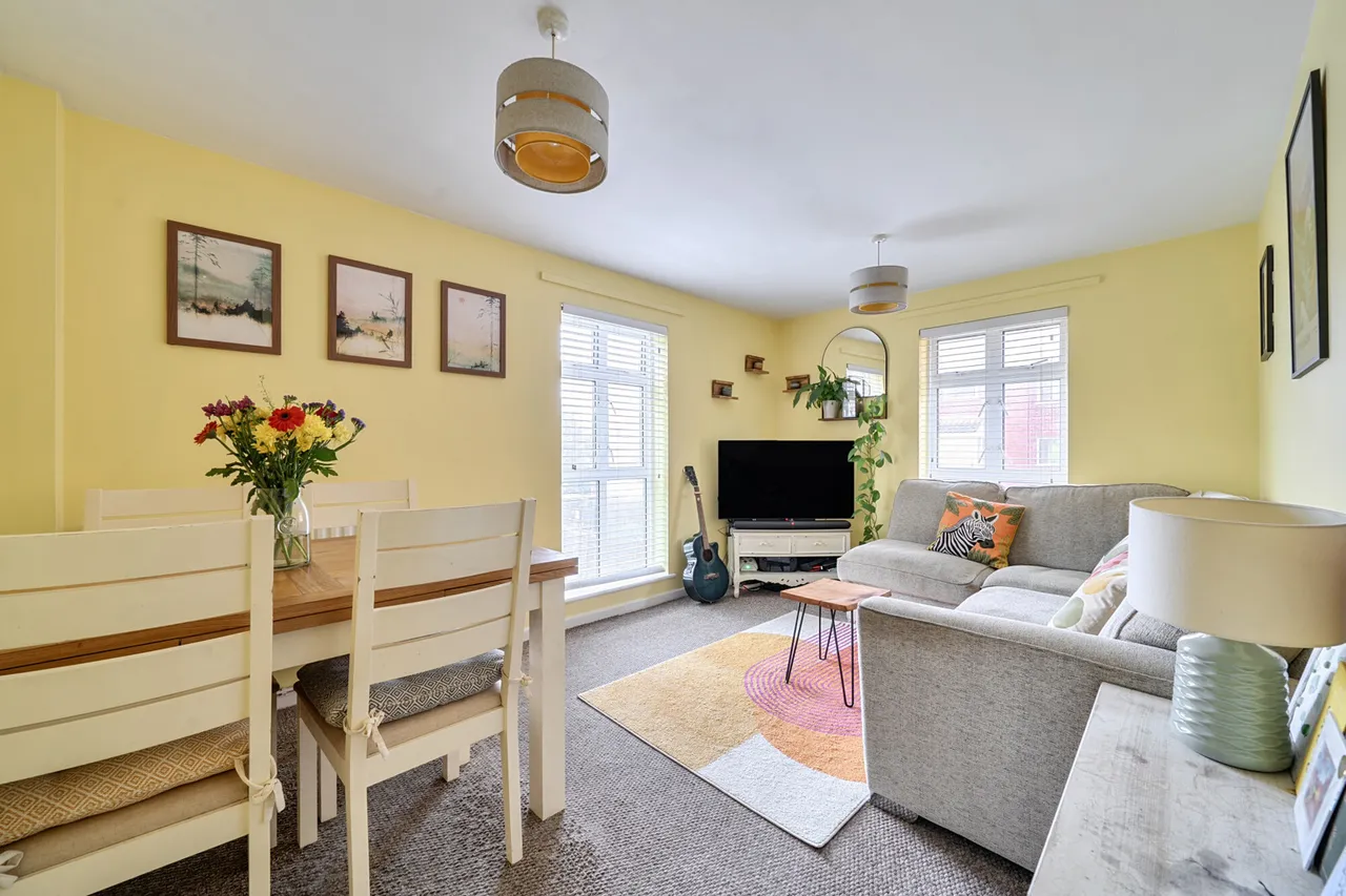 Church Road, Northolt, UB5, photo 2