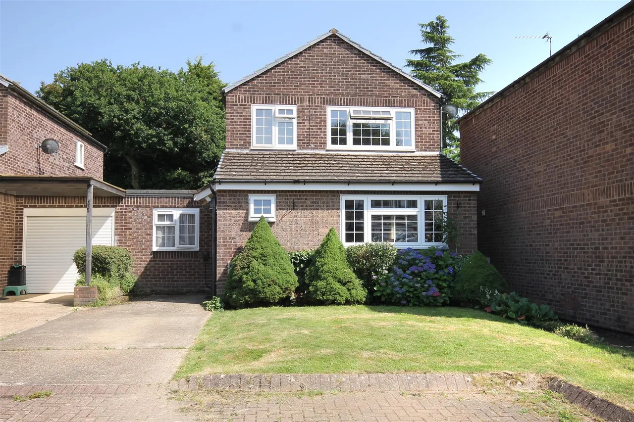 3 bed house for sale, Anstiebury Close, Beare Green, RH5