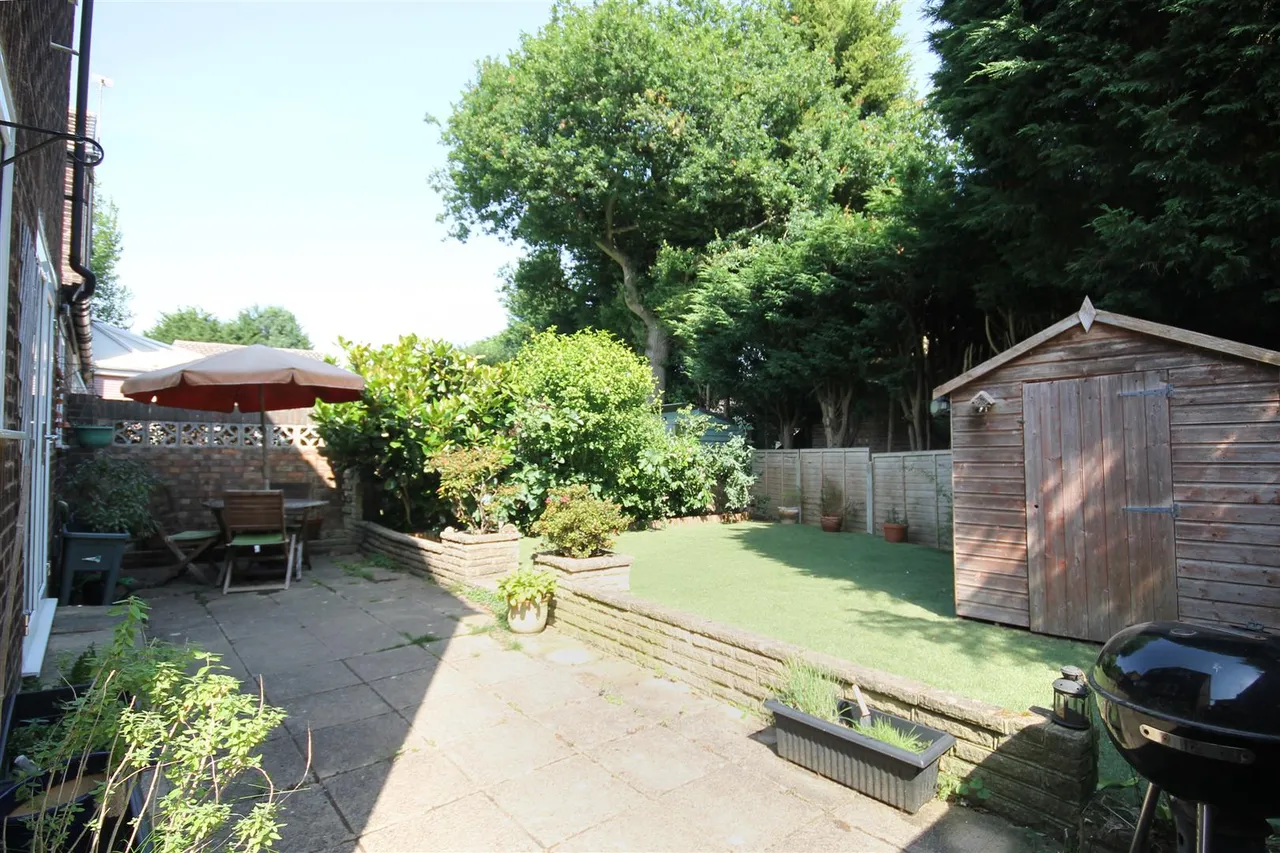 Anstiebury Close, Beare Green, RH5, photo 4