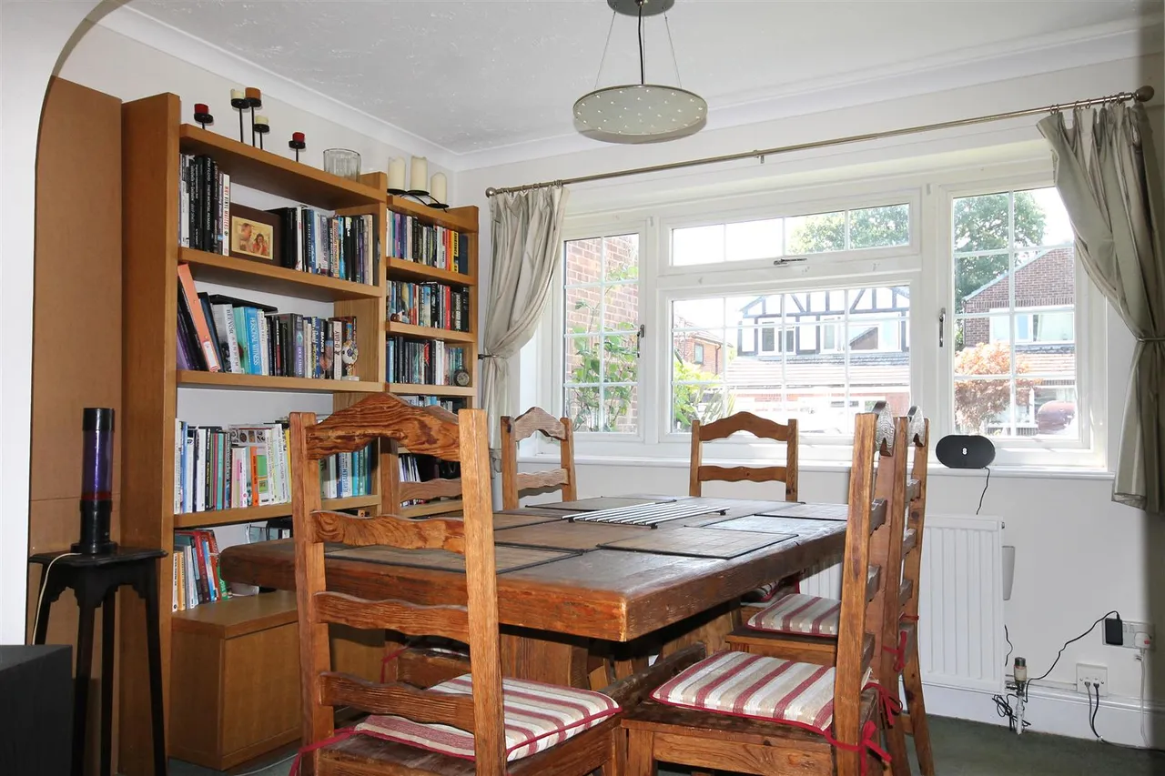 Anstiebury Close, Beare Green, RH5, photo 6