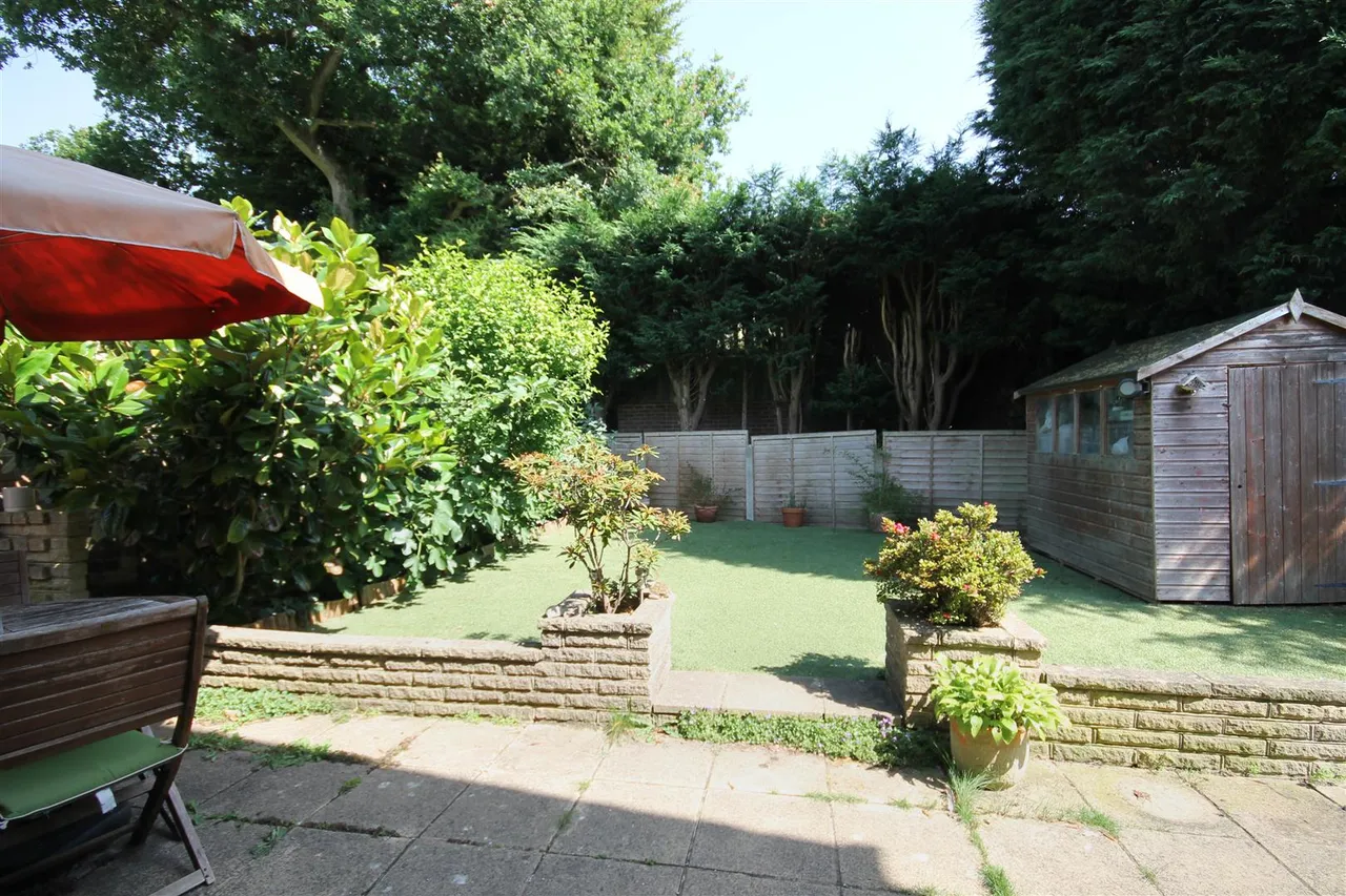 Anstiebury Close, Beare Green, RH5, photo 10
