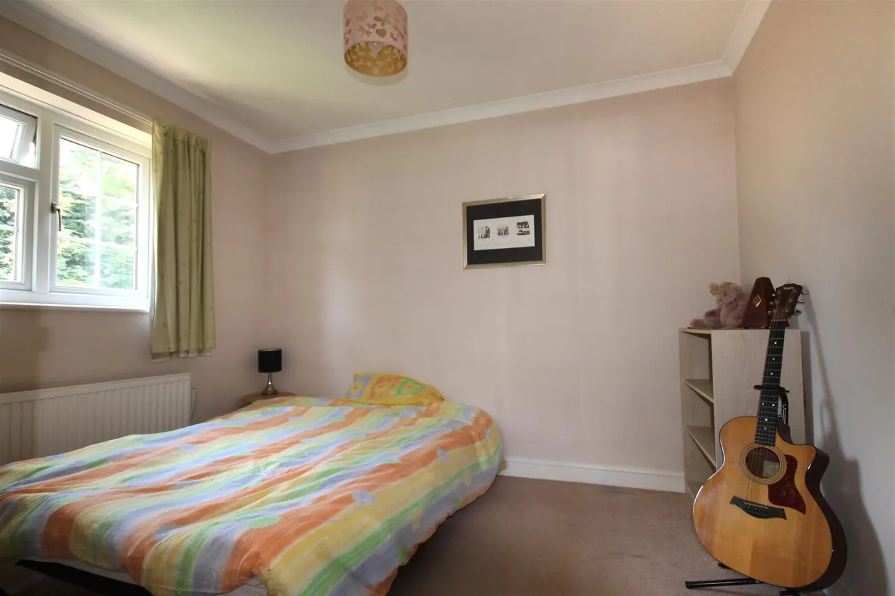 Anstiebury Close, Beare Green, RH5, photo 9