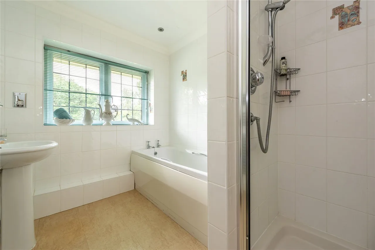 Dungates Lane, Buckland, RH3, photo 35