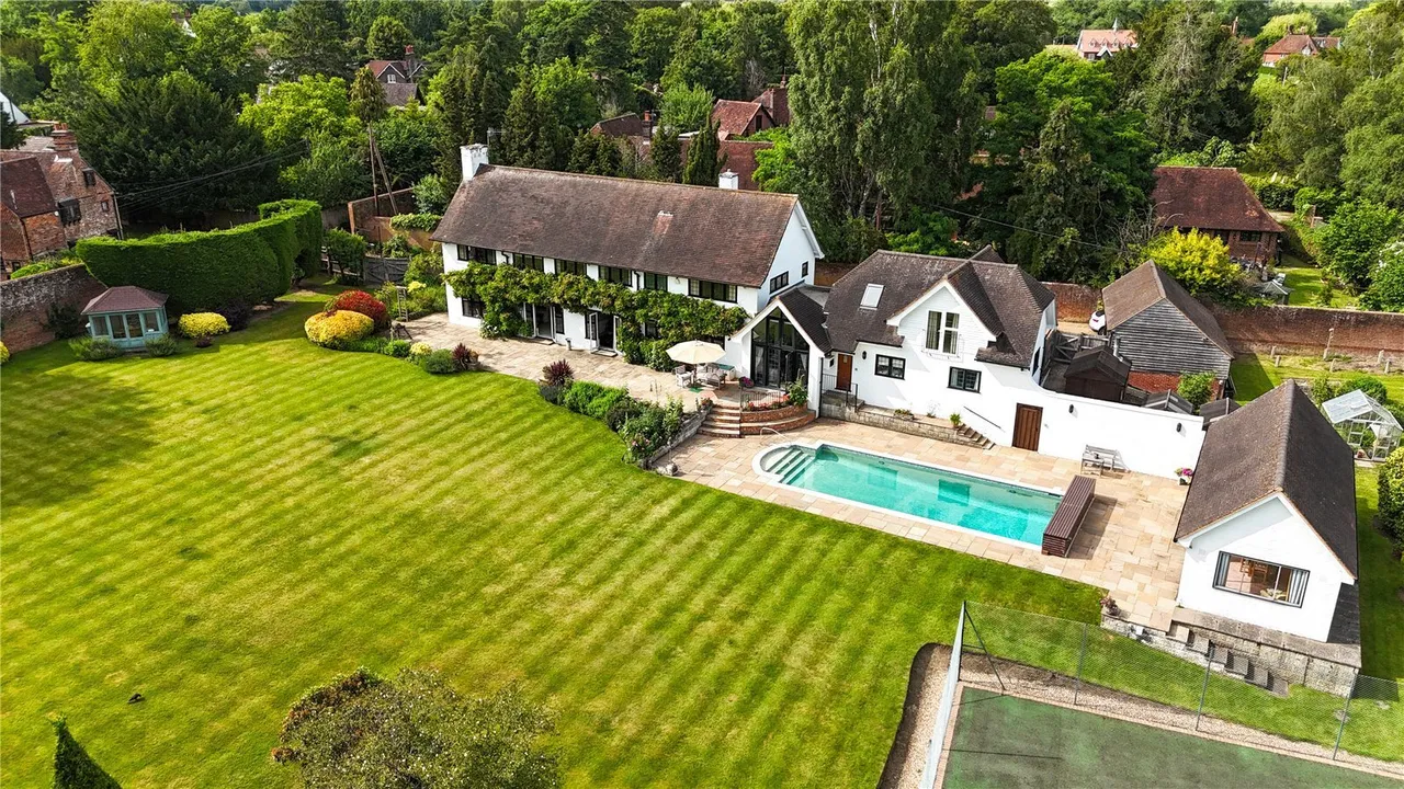 5 bed house for sale, Dungates Lane, Buckland, RH3