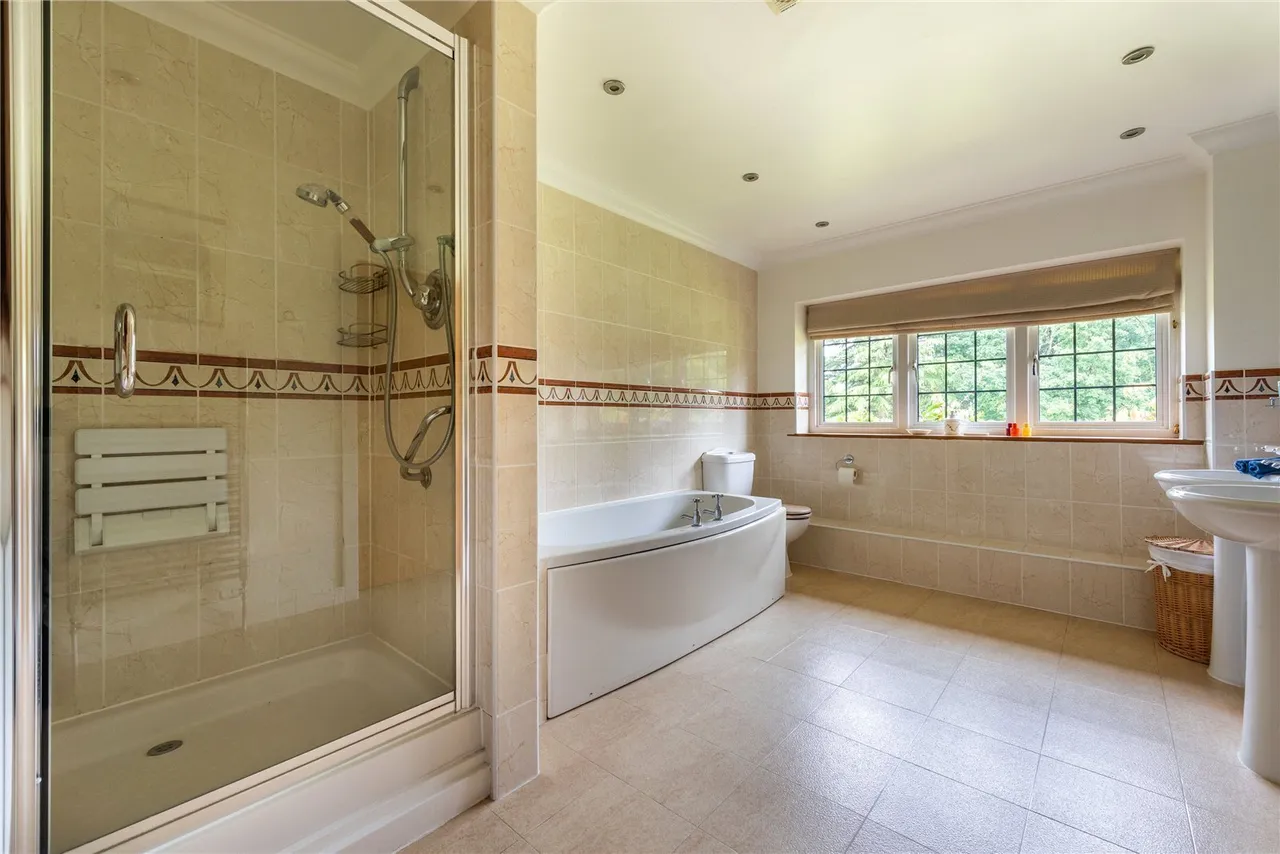 Dungates Lane, Buckland, RH3, photo 23