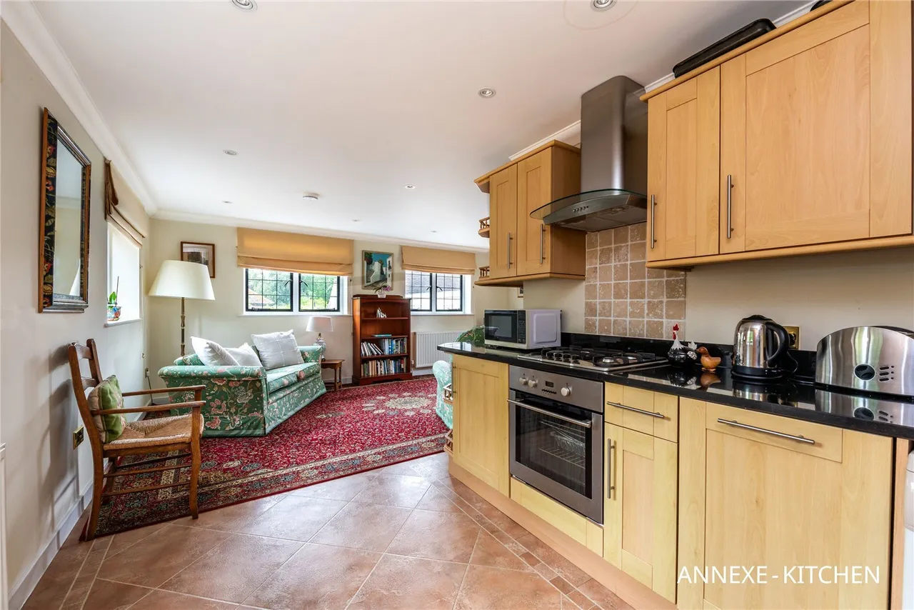 Dungates Lane, Buckland, RH3, photo 31