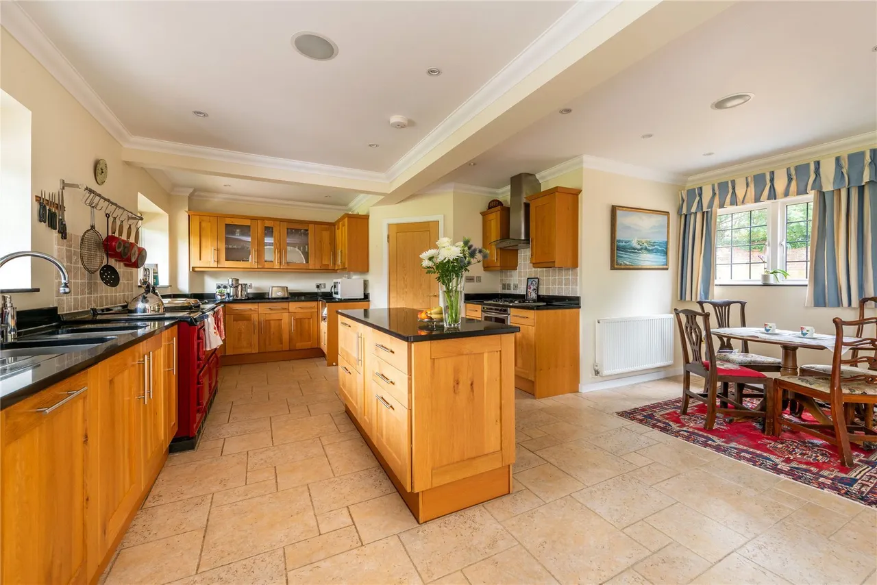 Dungates Lane, Buckland, RH3, photo 17