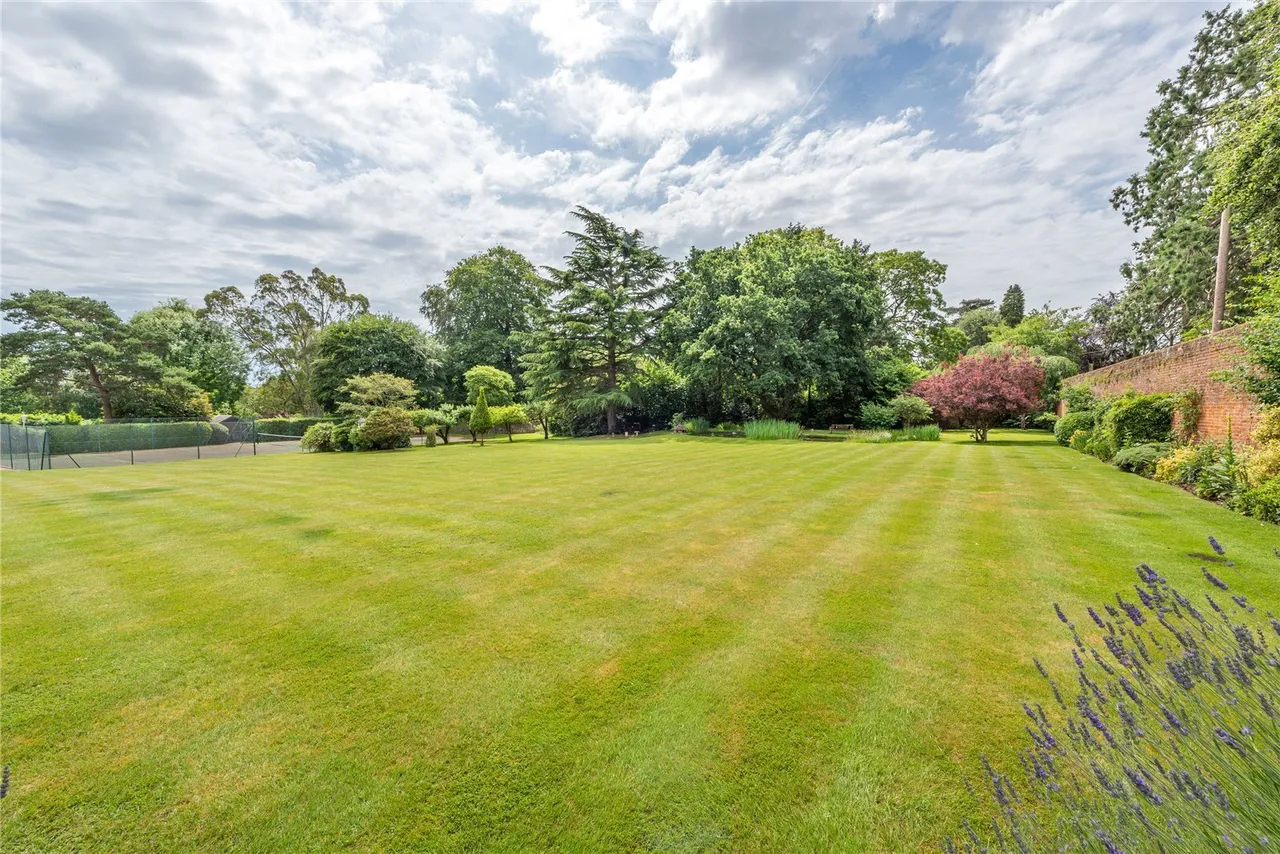 Dungates Lane, Buckland, RH3, photo 18