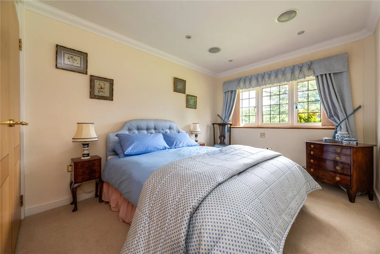 Dungates Lane, Buckland, RH3, photo 24