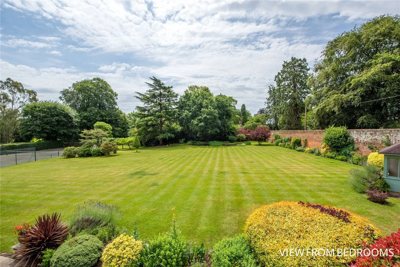 Dungates Lane, Buckland, RH3, photo 4