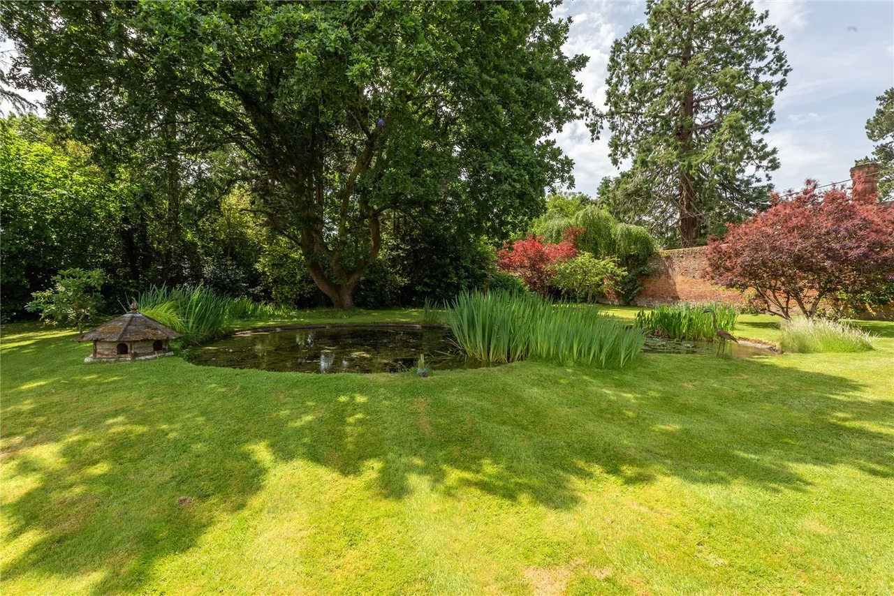 Dungates Lane, Buckland, RH3, photo 30