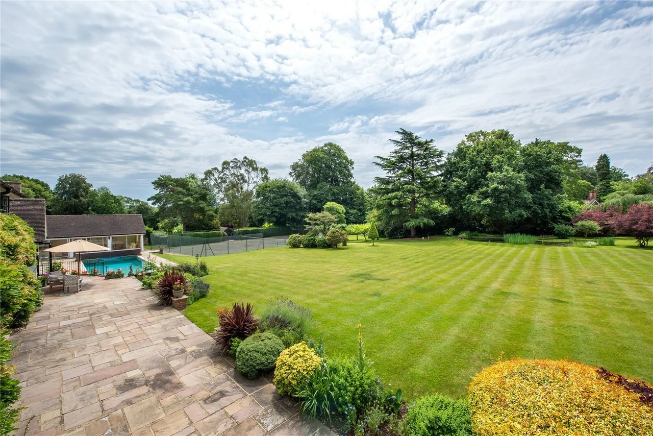 Dungates Lane, Buckland, RH3, photo 27