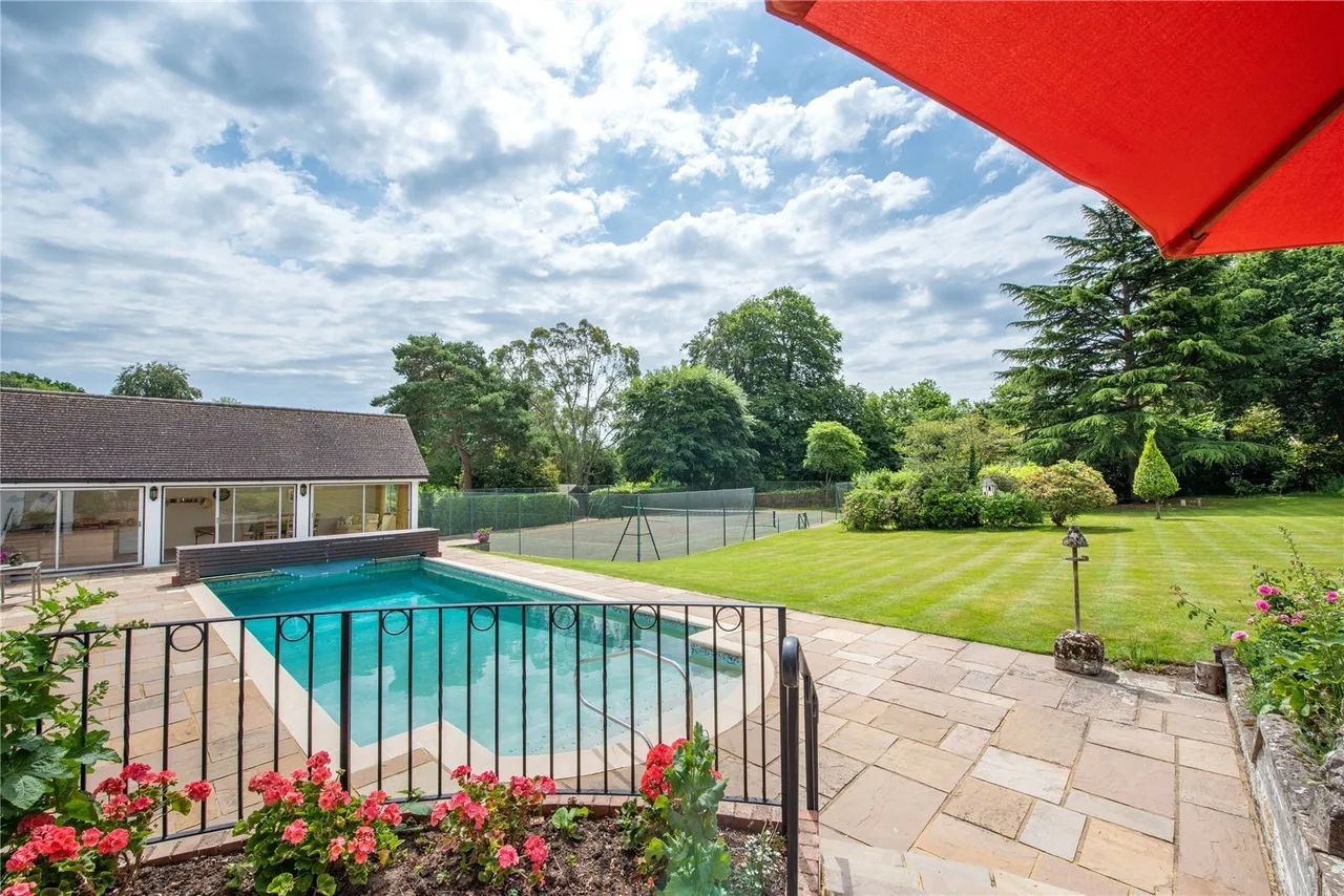 Dungates Lane, Buckland, RH3, photo 9