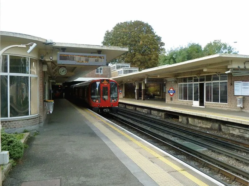 The Sigers, Pinner, photo 7