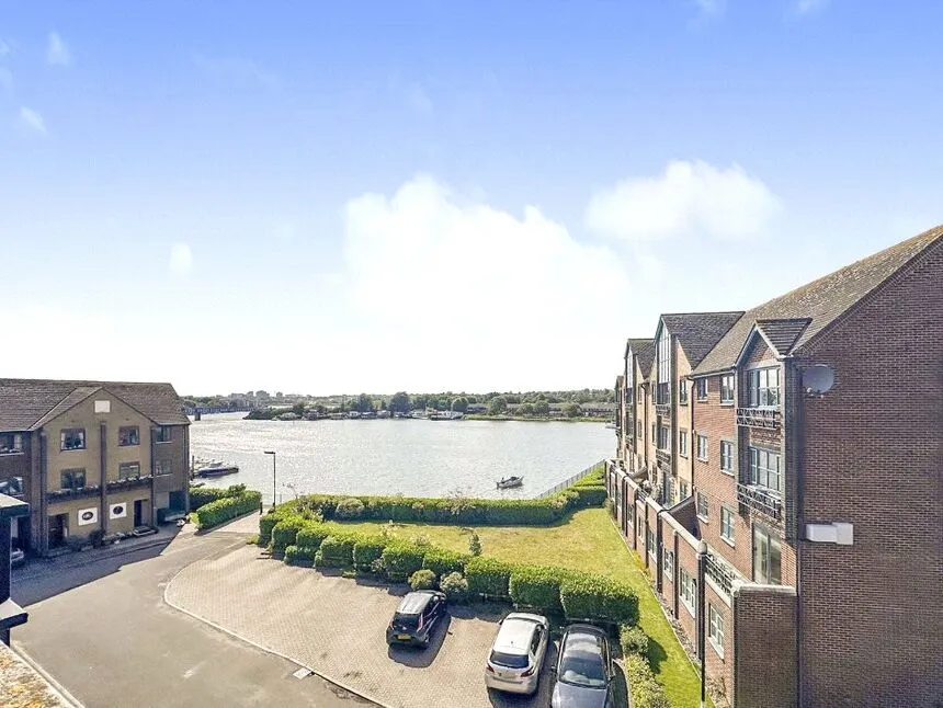 2 bed flat to rent — Riverdene Place, Southampton, Hampshire, SO18