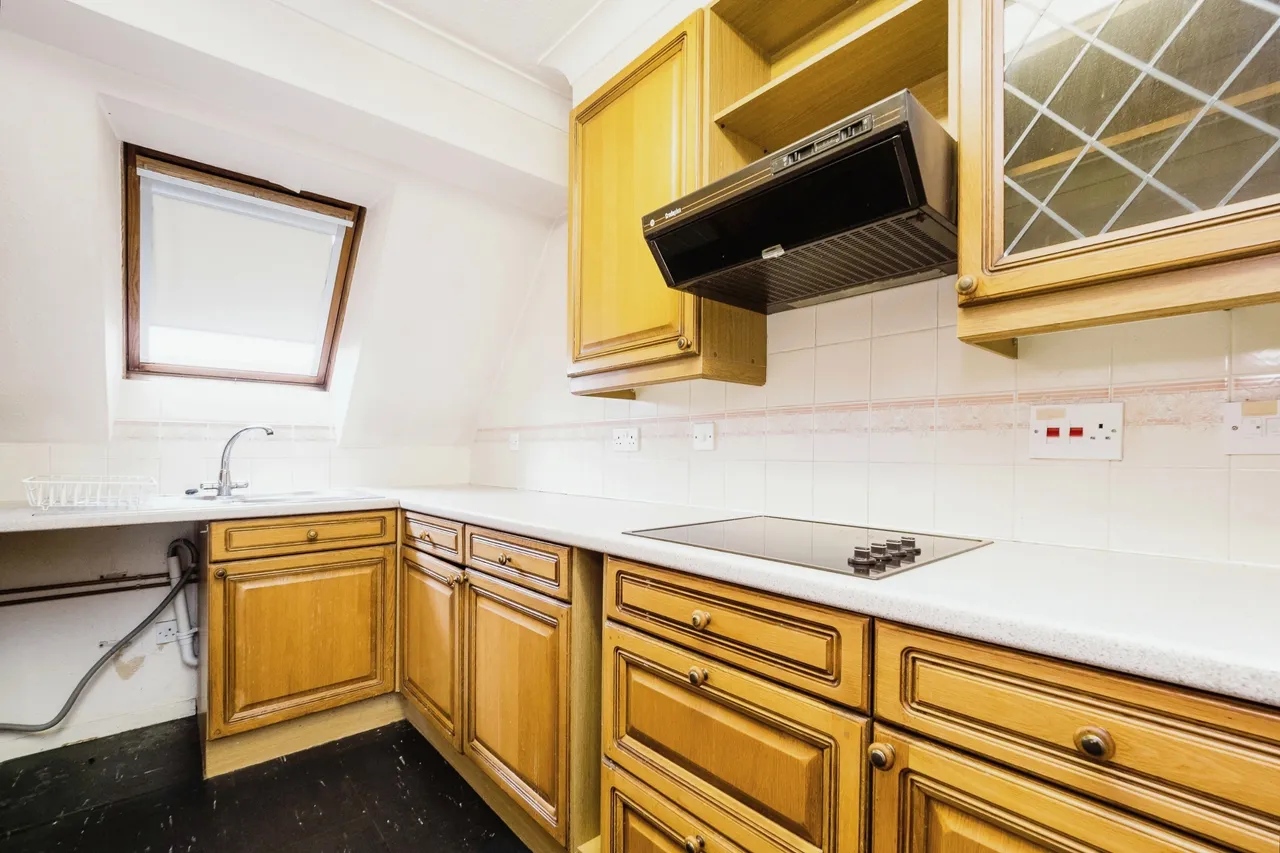 High Road, London, E18, photo 19