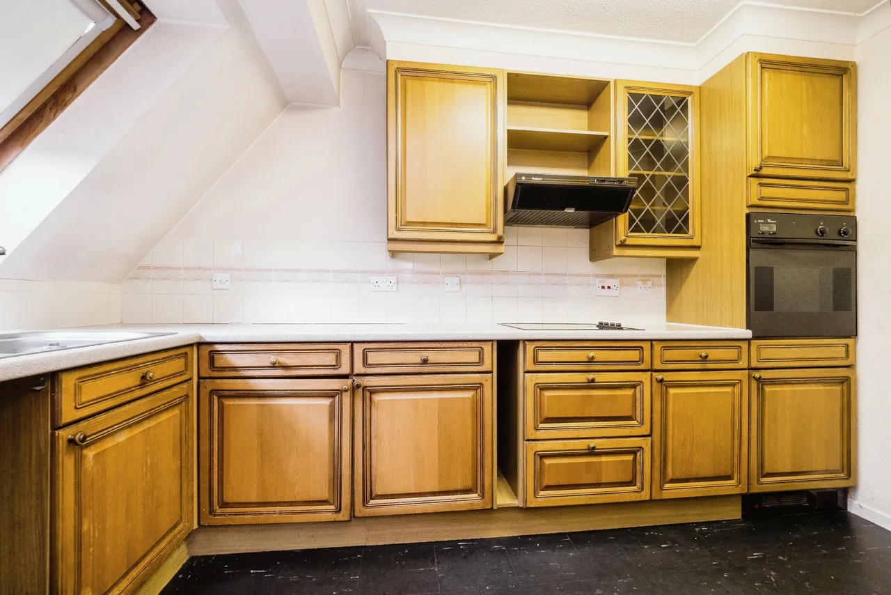 High Road, London, E18, photo 14