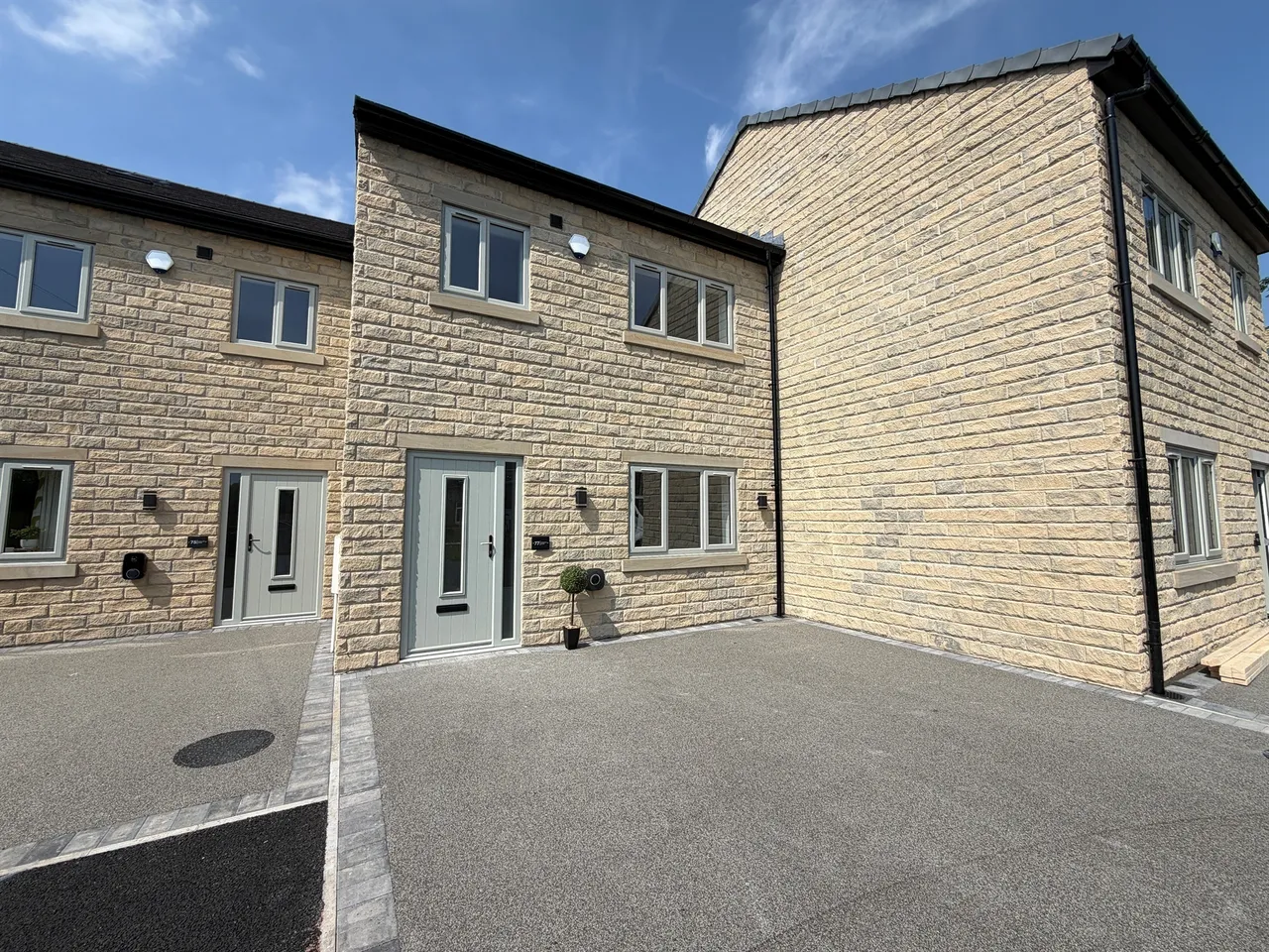 4 bed house for sale — Illingworth Hall Farm Gardens, Halifax