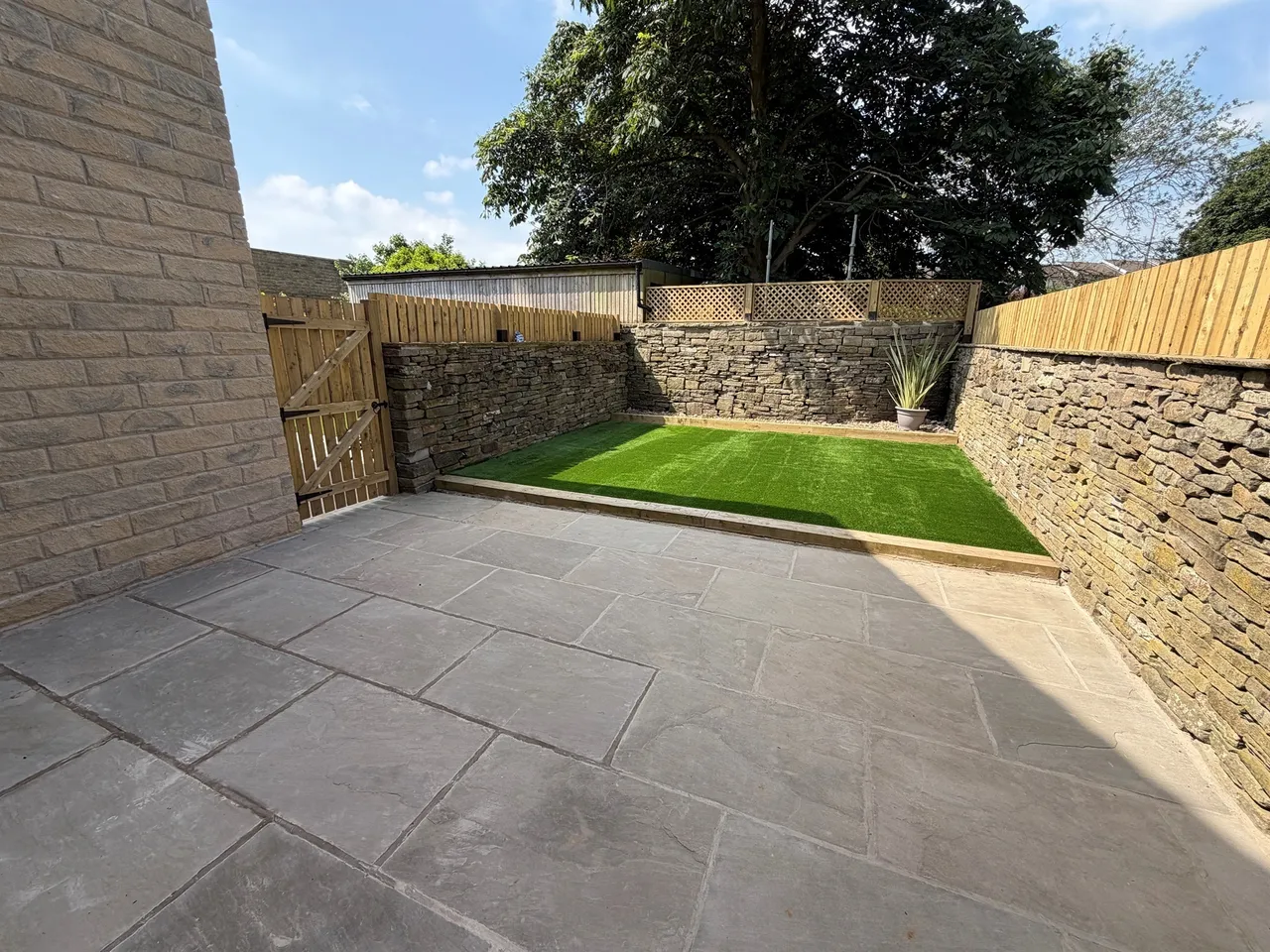 Illingworth Hall Farm Gardens, Halifax, photo 5