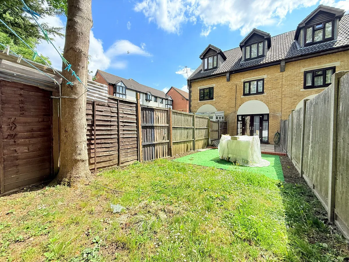 London, NW9, photo 16