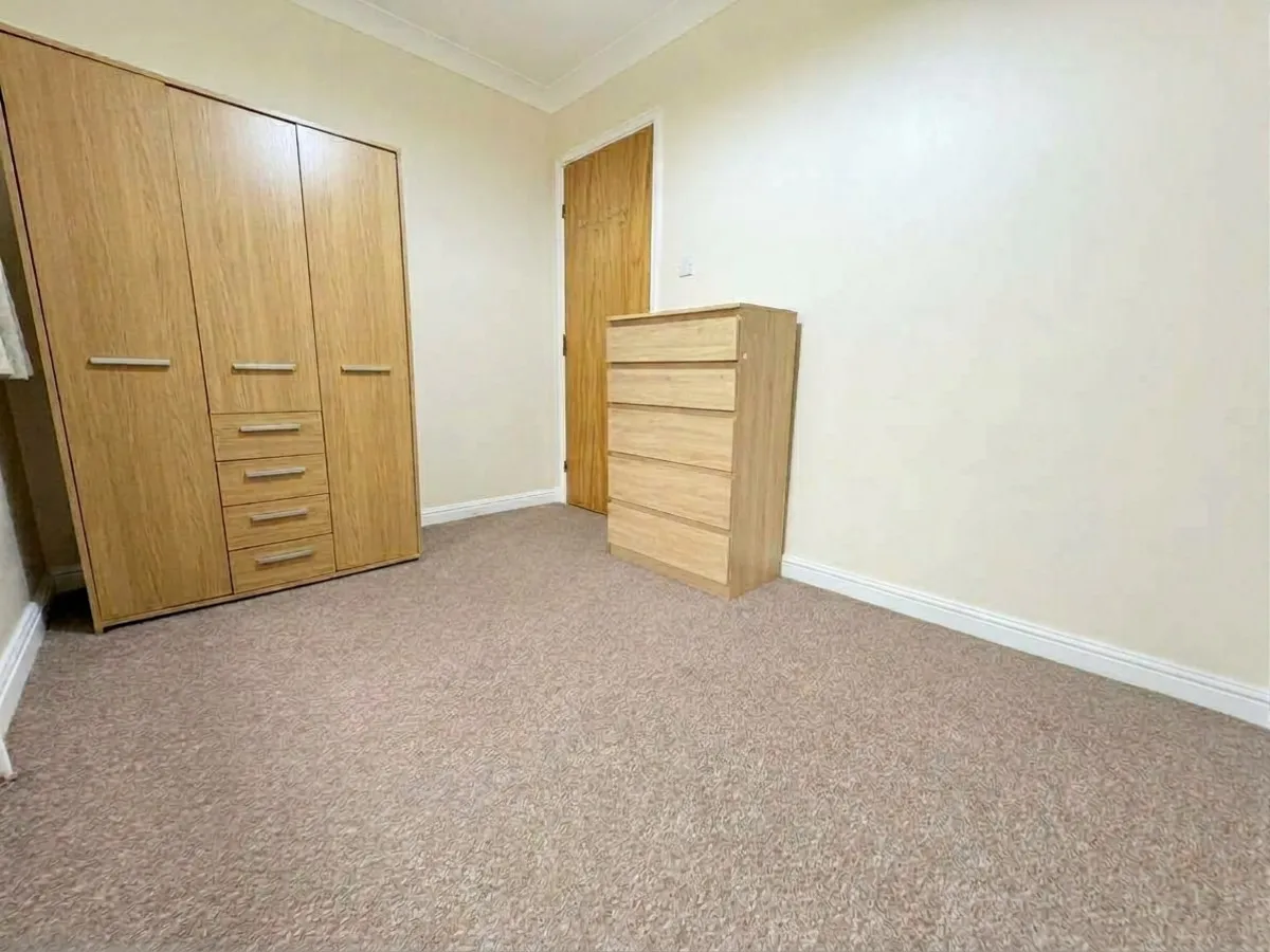 London, NW9, photo 12