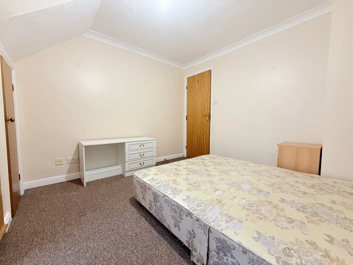 London, NW9, photo 6