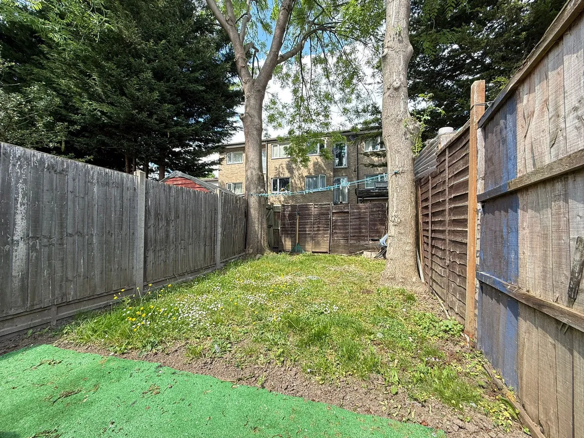London, NW9, photo 15