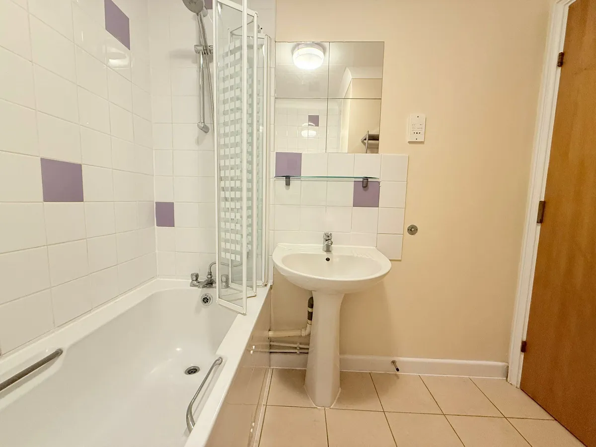 London, NW9, photo 9