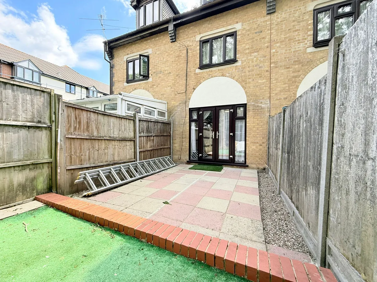 London, NW9, photo 17
