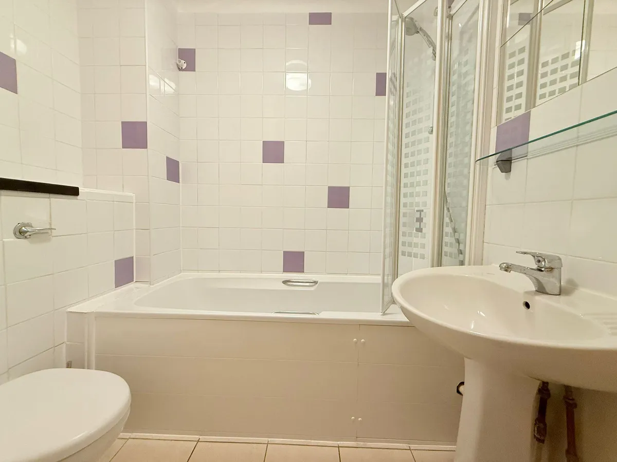 London, NW9, photo 8