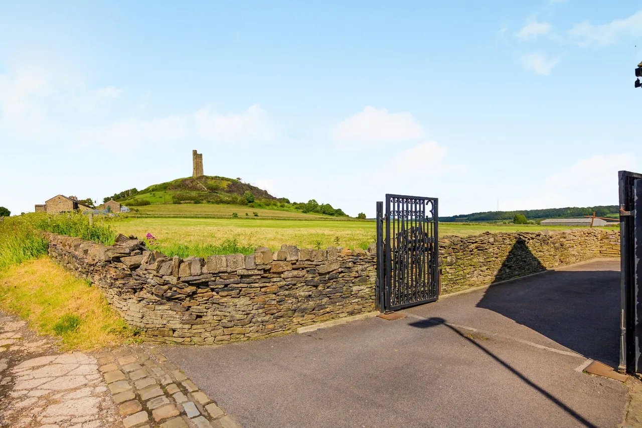Catterstones Edge, Castle Hill, HD4, photo 31
