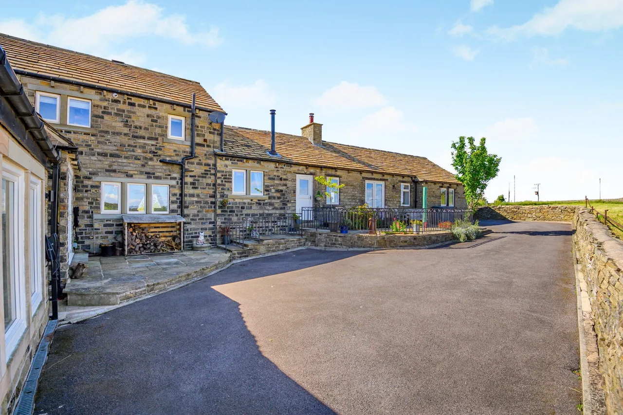 Catterstones Edge, Castle Hill, HD4, photo 35