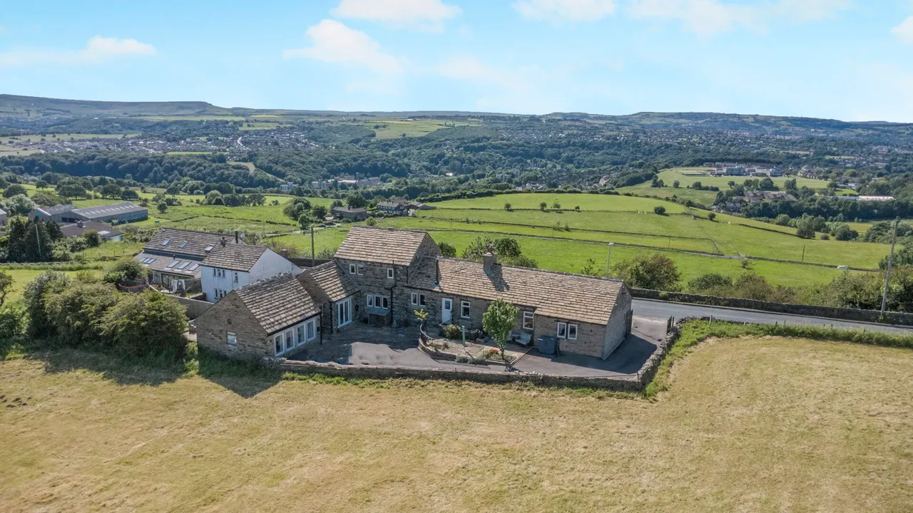 5 bed house for sale, Catterstones Edge, Castle Hill, HD4